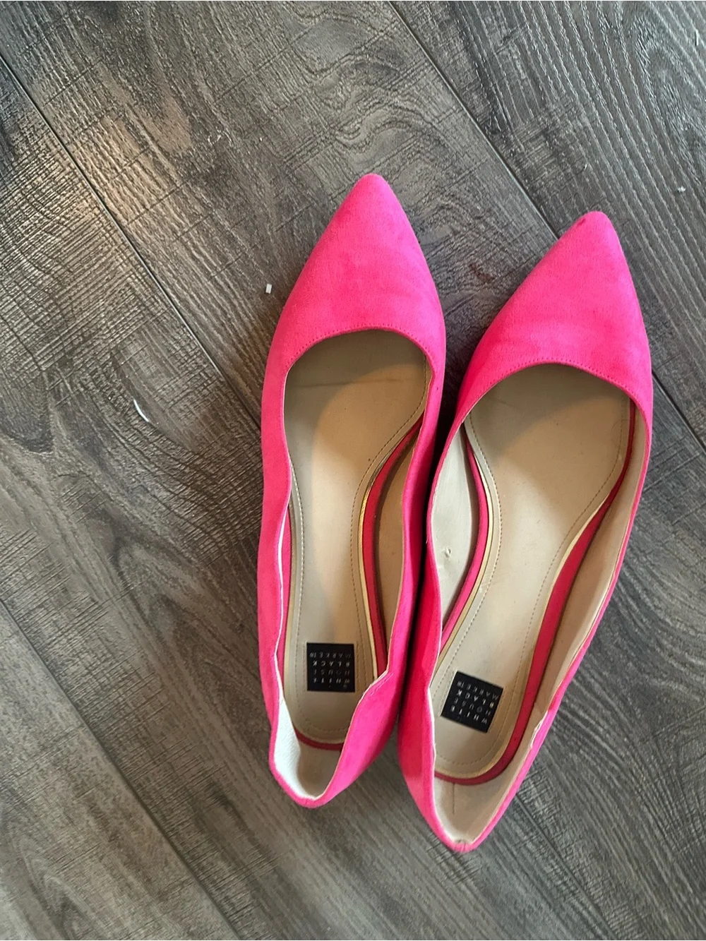 White House Black Market Hot Pink Pointed Scalloped Flat